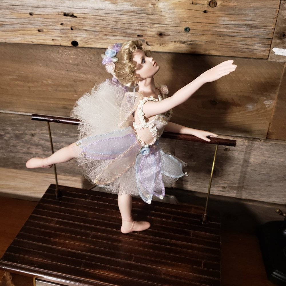 Ashton Drake Vintage Ballerina  - Larissa "The Dress Rehearsal"